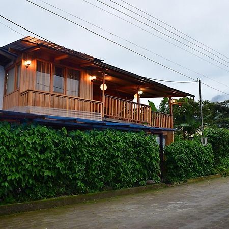 Hostal Los Farolitos Mindo Exterior foto